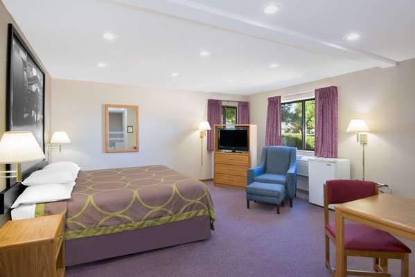  - Super 8 Hotel Knoxville