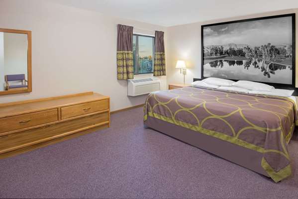 Suite - Super 8 Hotel Knoxville