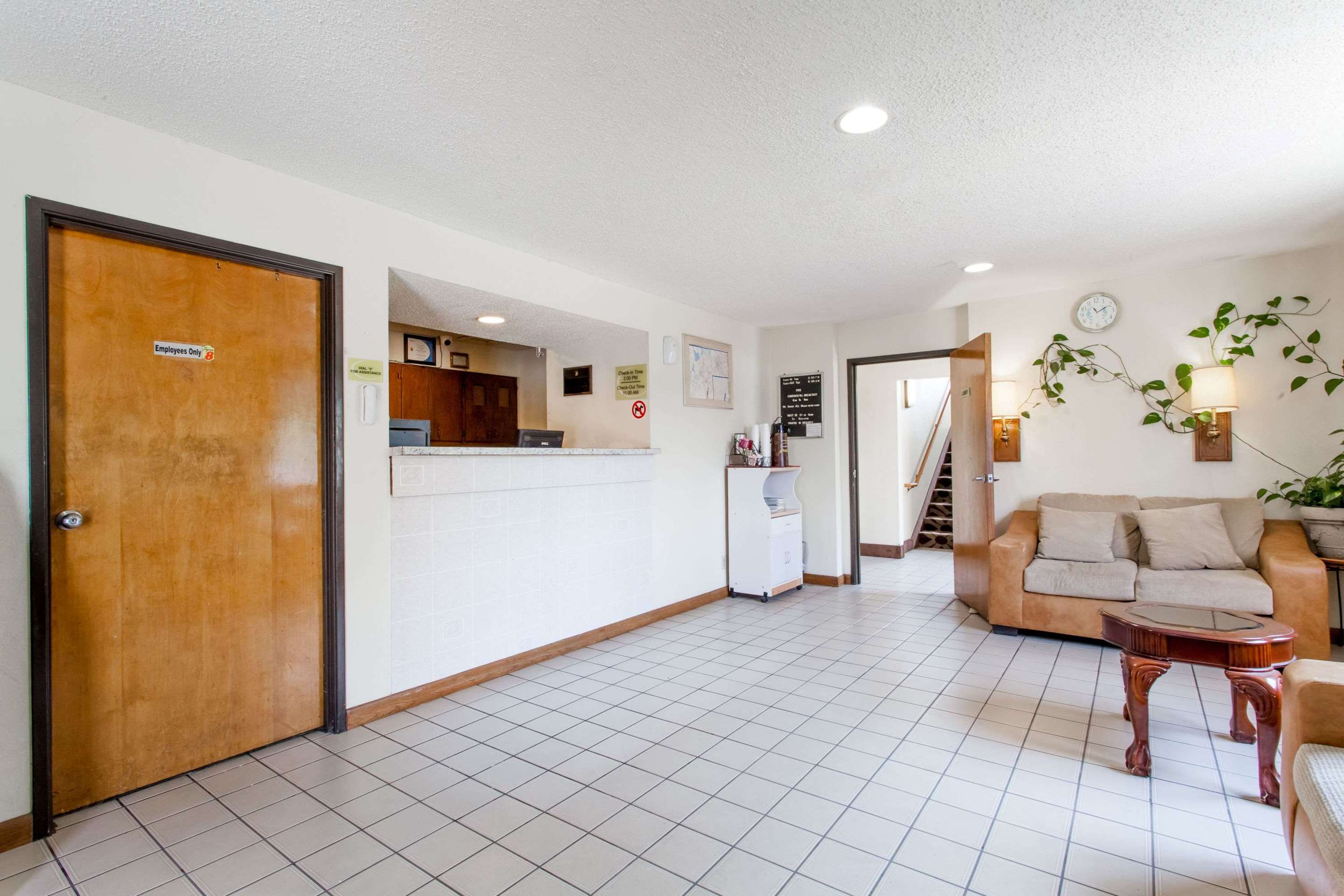 Lobby | Super 8 by Wyndham Lewiston Auburn Area