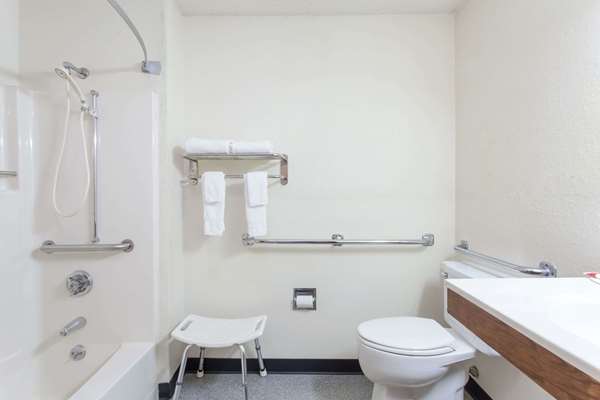  - Super 8 Hotel Lewiston - I-95, Exit 80