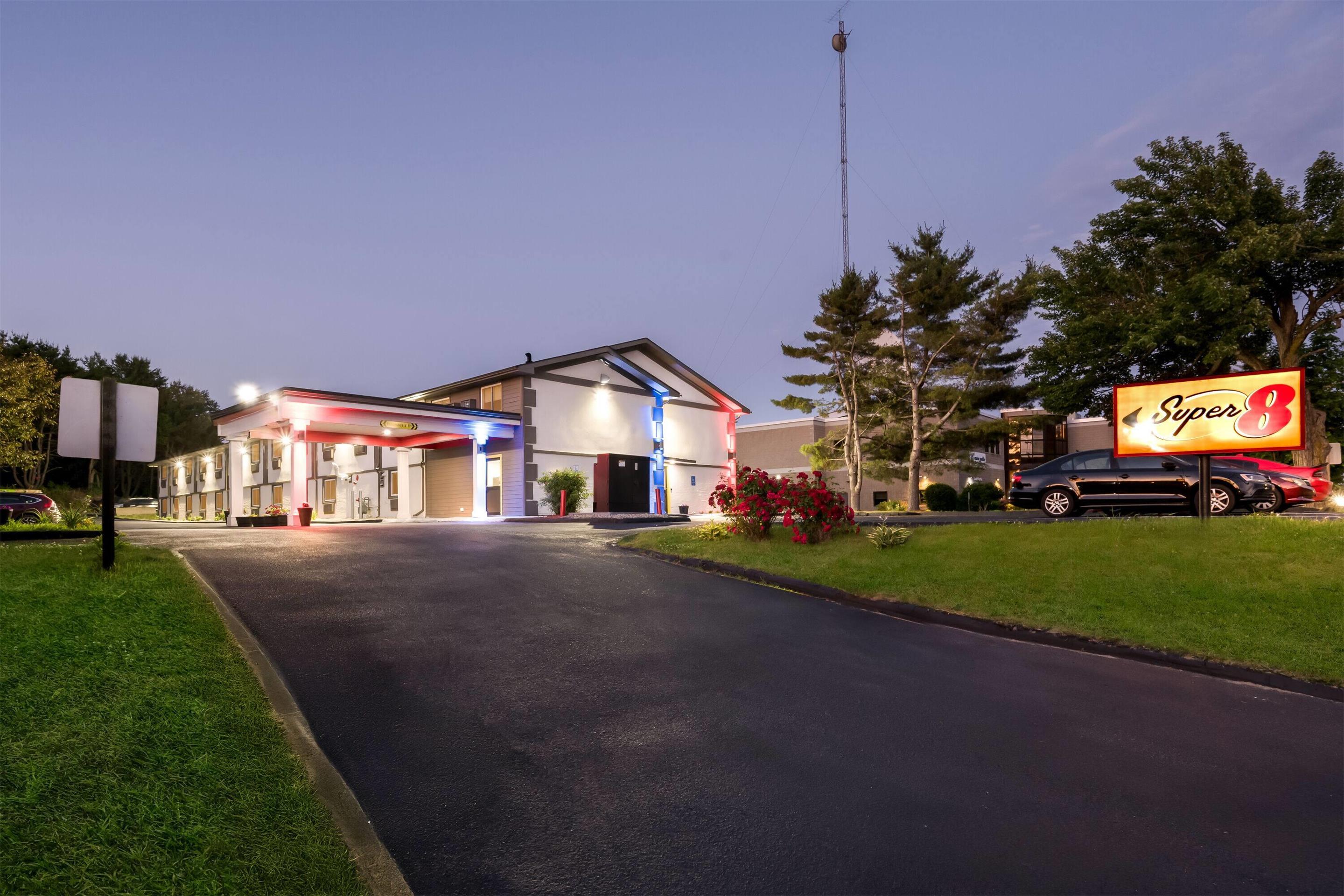 Exterior | Super 8 by Wyndham Lewiston Auburn Area