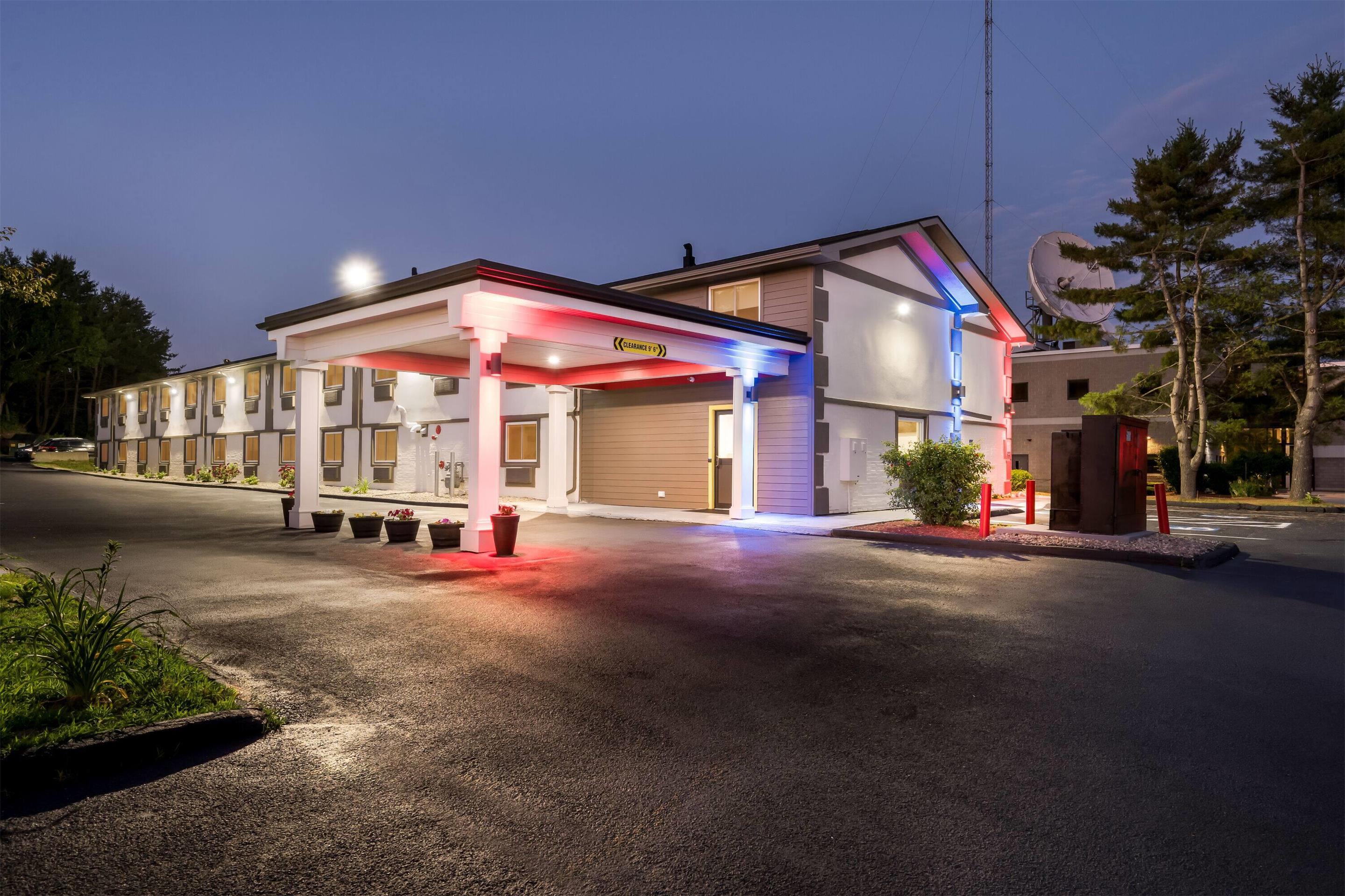 Exterior | Super 8 by Wyndham Lewiston Auburn Area