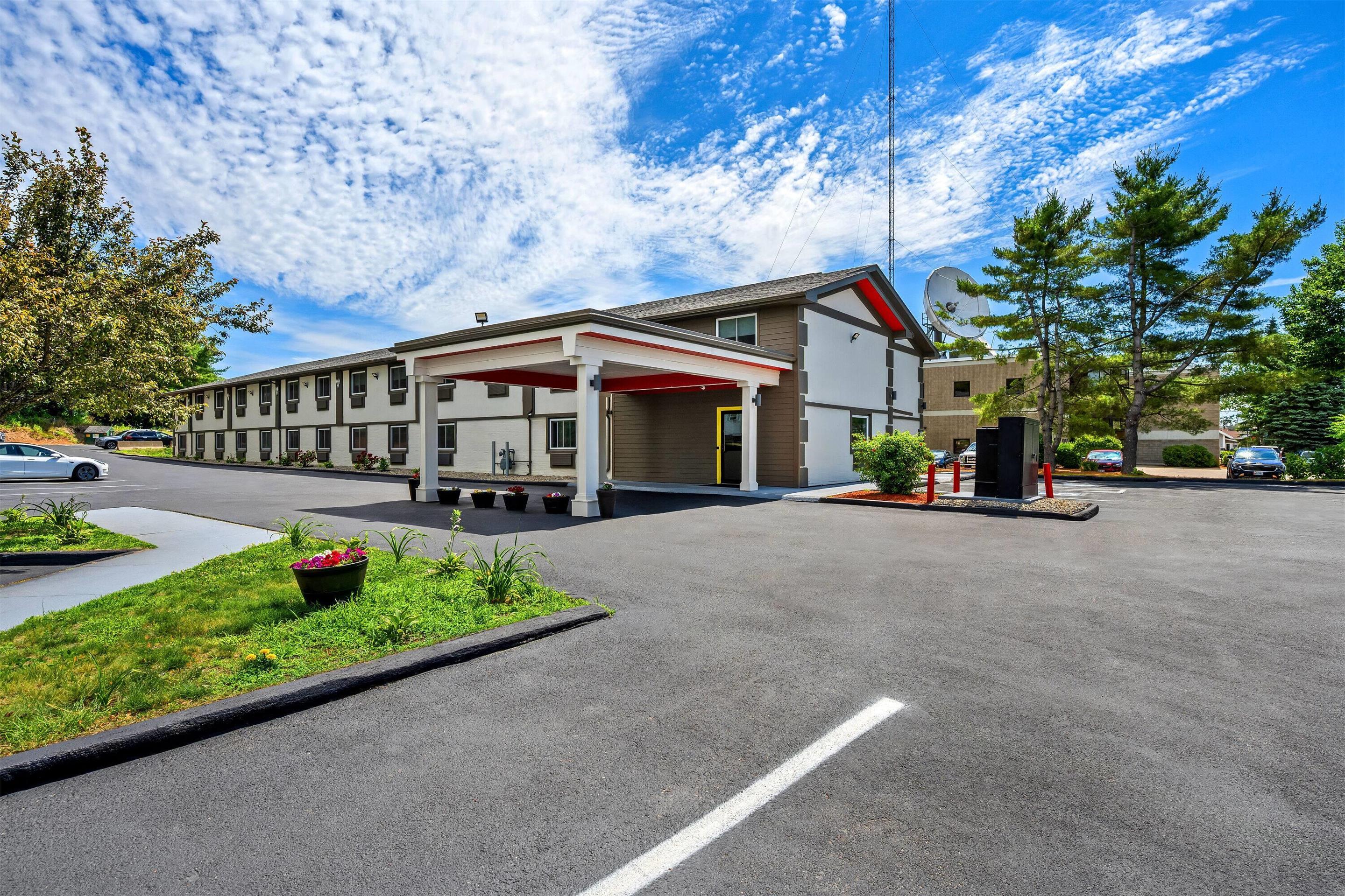 Exterior | Super 8 by Wyndham Lewiston Auburn Area