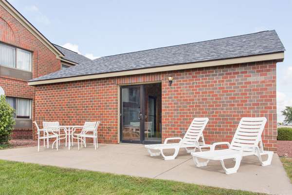  - Super 8 Motel Dodgeville