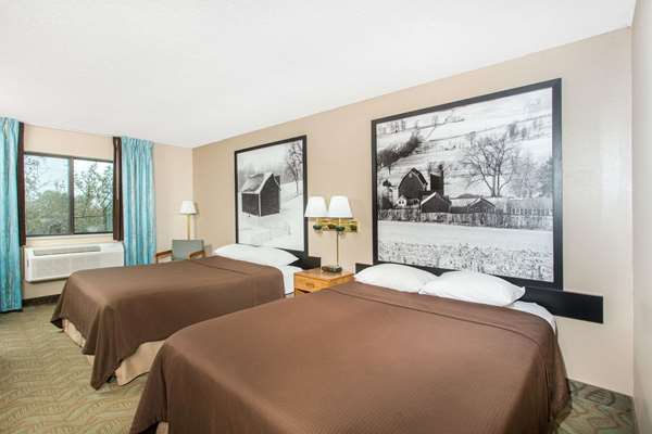  - Super 8 Motel Dodgeville