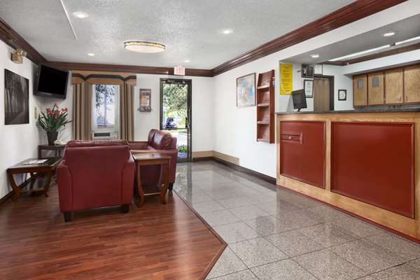  - Super 8 Hotel Canton - I-275, Exit 22