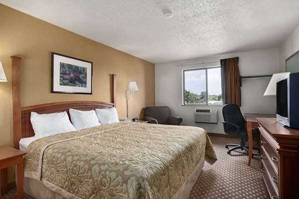  - Super 8 Hotel Canton - I-275, Exit 22