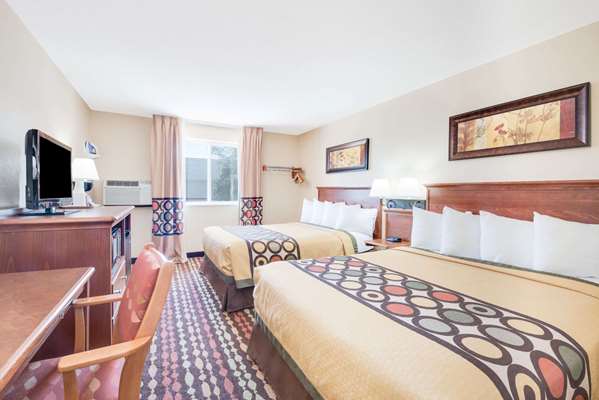  - Super 8 Hotel Grand Forks - I-29, Exit 141