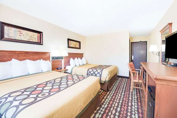  - Super 8 Hotel Grand Forks - I-29, Exit 141