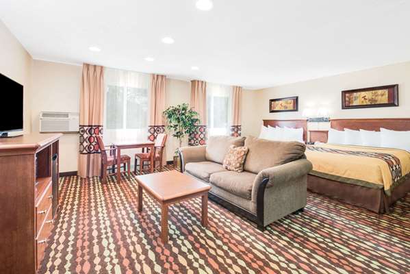 Suite - Super 8 Hotel Grand Forks - I-29, Exit 141