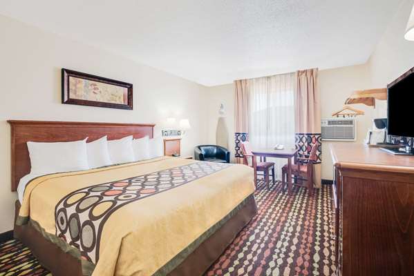  - Super 8 Hotel Grand Forks - I-29, Exit 141