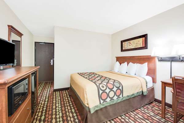  - Super 8 Hotel Grand Forks - I-29, Exit 141