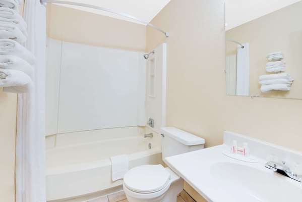  - Super 8 Hotel Grand Forks - I-29, Exit 141