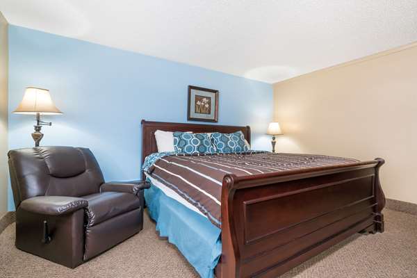 Suite - Super 8 Hotel Bismarck - I-94, Exit 159