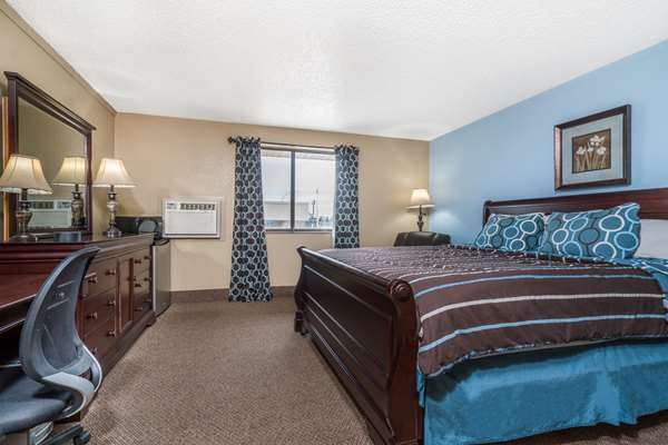 Suite - Super 8 Hotel Bismarck - I-94, Exit 159
