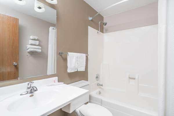  - Super 8 Hotel Bismarck - I-94, Exit 159