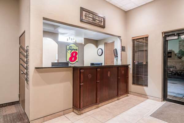  - Super 8 Hotel Bismarck - I-94, Exit 159