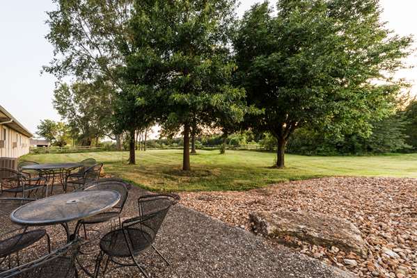 Exterior view - Super 8 Hotel Higginsville