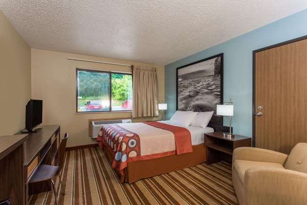  - Super 8 Motel Houghton