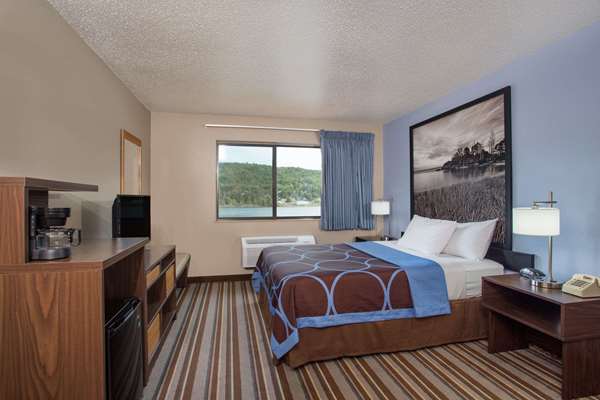  - Super 8 Motel Houghton