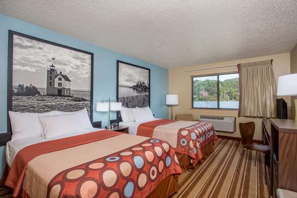  - Super 8 Motel Houghton