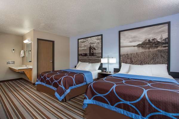  - Super 8 Motel Houghton