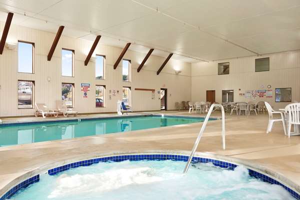 Pool - Super 8 Motel Houghton