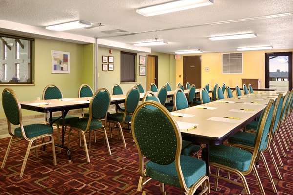  - Super 8 Motel Houghton