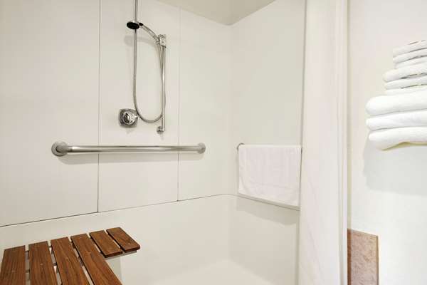  - Super 8 Motel Houghton