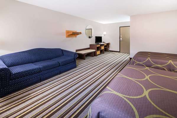 Suite - Super 8 Hotel Nevada