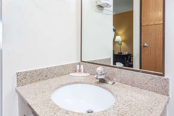  - Super 8 Hotel Imlay City