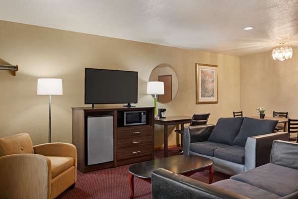 Suite - Super 8 Hotel Miner Area Sikeston - I-55, Exit 67