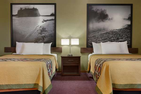Suite - Super 8 Hotel Miner Area Sikeston - I-55, Exit 67