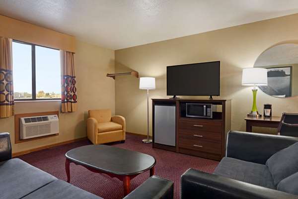 Suite - Super 8 Hotel Miner Area Sikeston - I-55, Exit 67