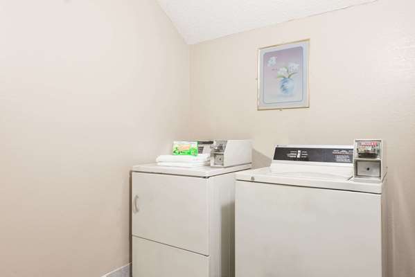  - Super 8 Hotel Sullivan