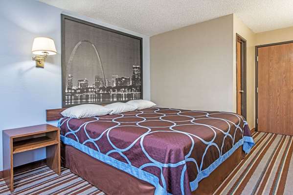  - Super 8 Hotel Sullivan