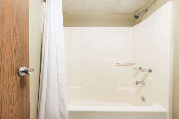  - Super 8 Hotel Sullivan