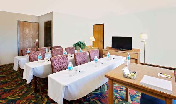  - Super 8 Motel Marshall