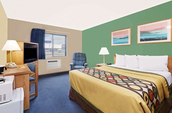  - Super 8 Motel Marshall