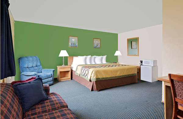  - Super 8 Motel Marshall