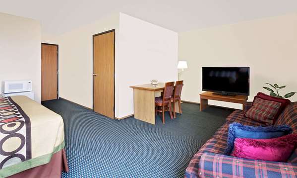  - Super 8 Motel Marshall