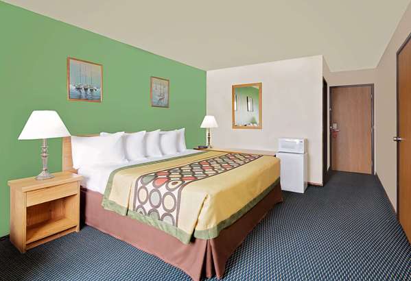  - Super 8 Motel Marshall