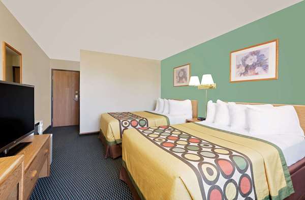  - Super 8 Motel Marshall