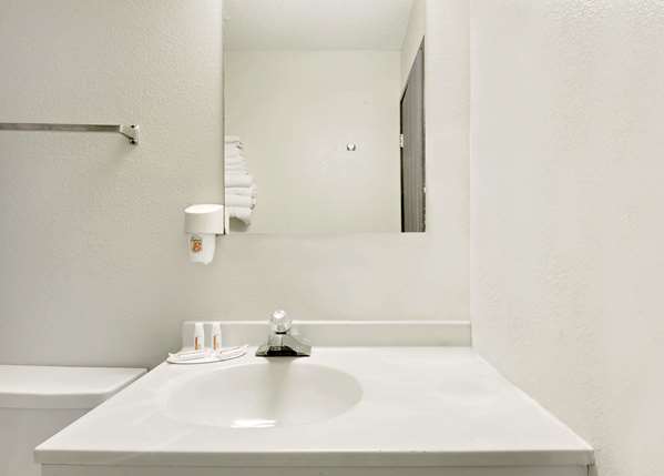  - Super 8 Motel Marshall