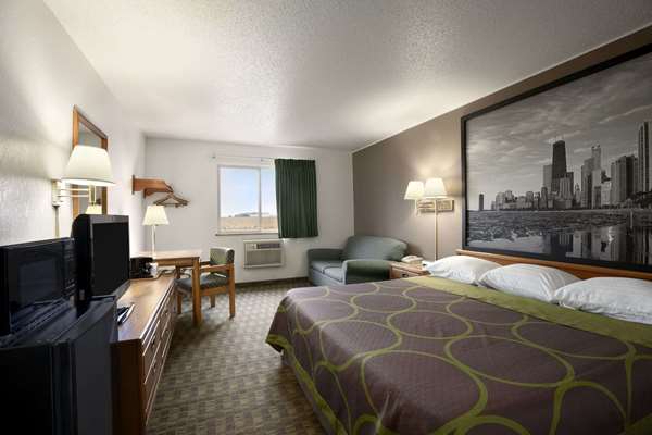  - Super 8 Motel Peru - I-80, Exit 75