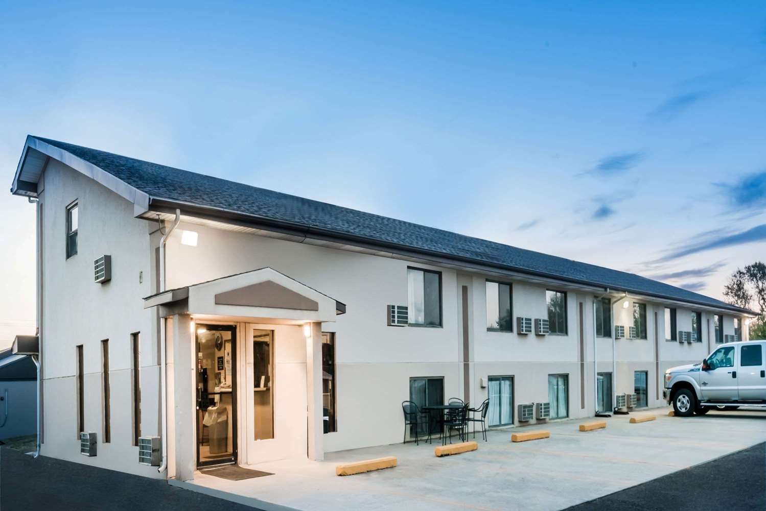 Super 8 Hotel Bowman, ND See Discounts