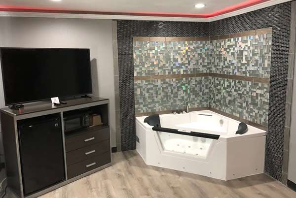 Suite - Super 8 Motel Moberly