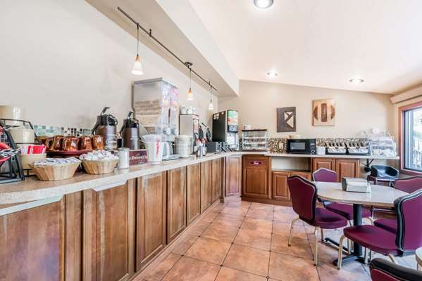  - Super 8 Hotel Deadwood