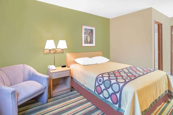  - Super 8 Hotel East Moline