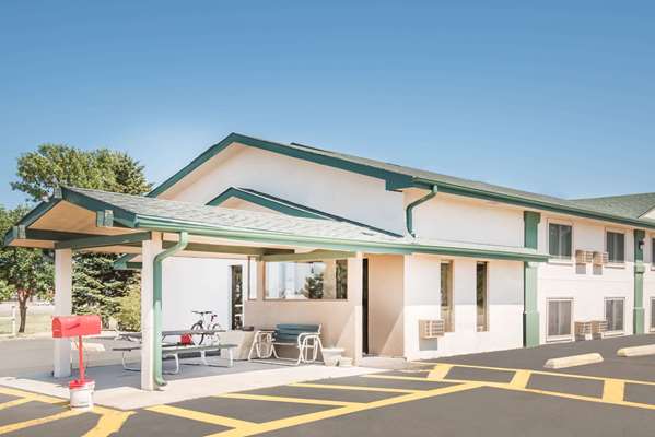 Exterior view - Super 8 Hotel Miller